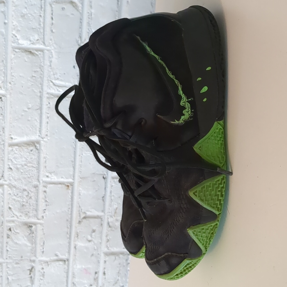 Nike Kyrie 4 Halloween